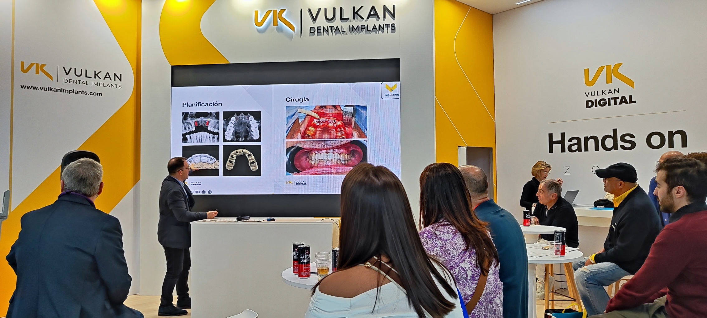 Dr. Rocamora durante la ponencia en expodental 2024
